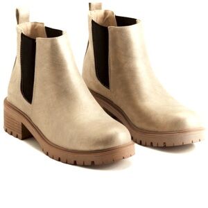 NWT Seven7 Billie Chelsea Boots size 11